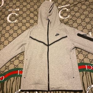 🚨NIKE TECH FLEECE (BRAND NEW CONDITION)🚨